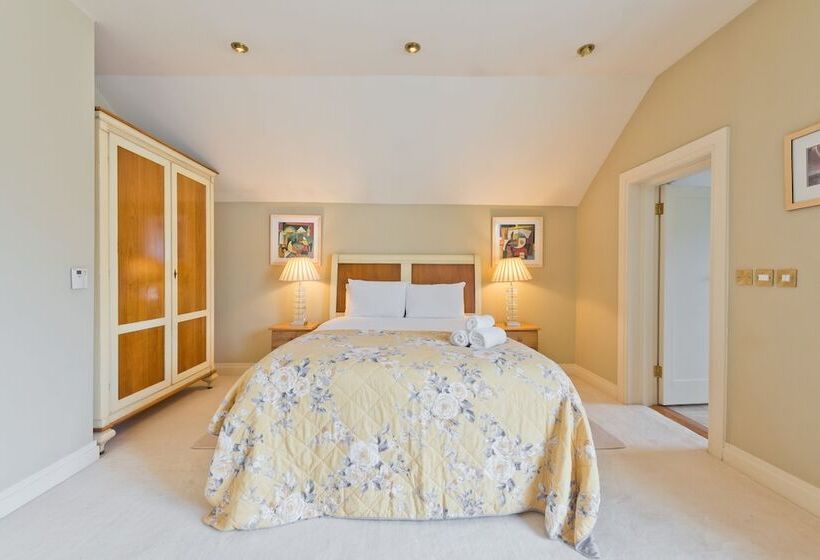 The Brendan Gleeson Suite   Hiphipstay