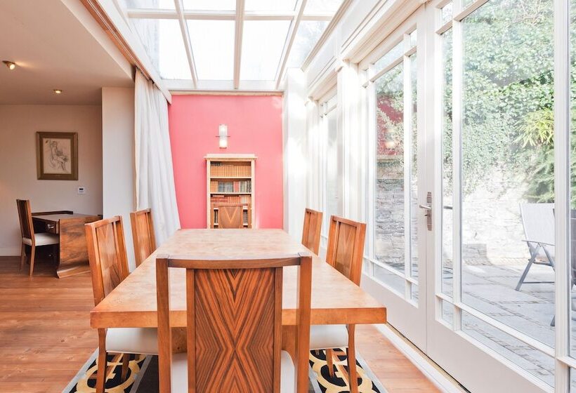 The Brendan Gleeson Suite   Hiphipstay