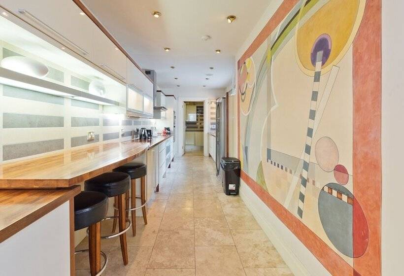 The Brendan Gleeson Suite   Hiphipstay