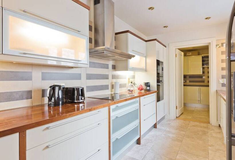 The Brendan Gleeson Suite   Hiphipstay