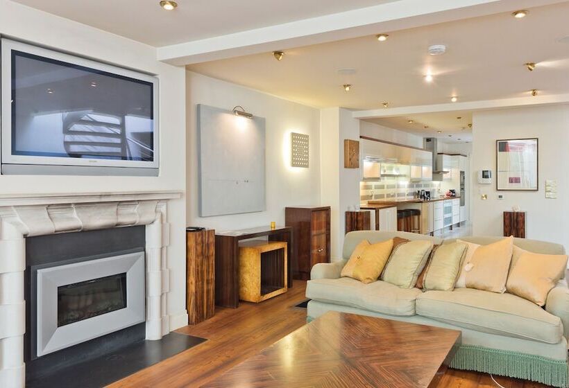 The Brendan Gleeson Suite   Hiphipstay