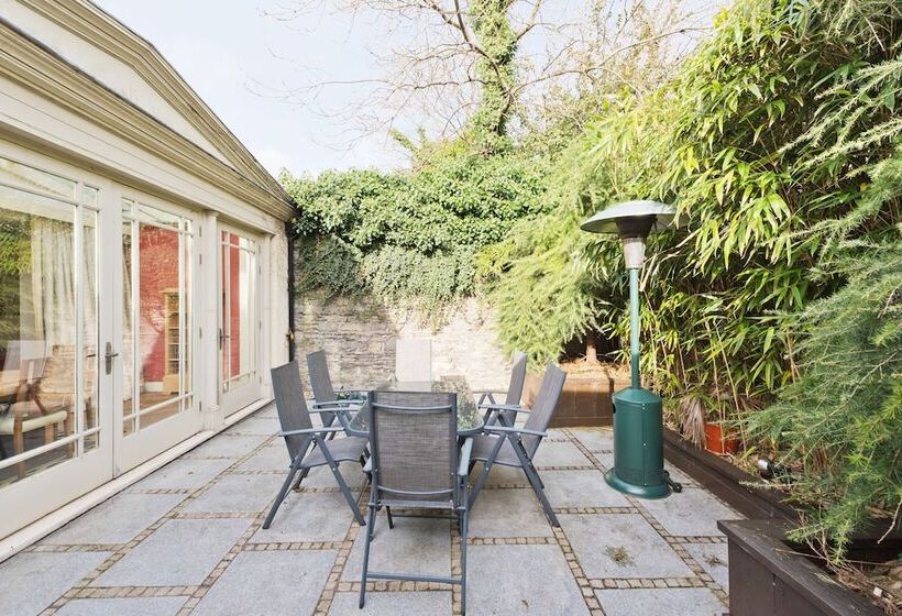 The Brendan Gleeson Suite   Hiphipstay