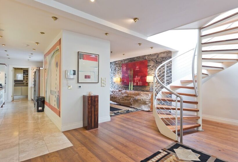 The Brendan Gleeson Suite   Hiphipstay