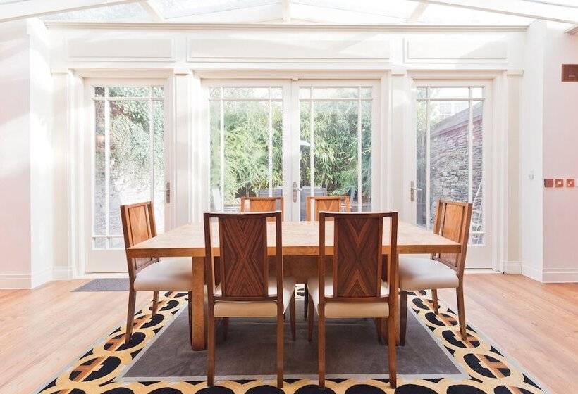 The Brendan Gleeson Suite   Hiphipstay