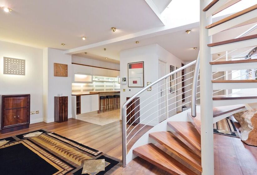 The Brendan Gleeson Suite   Hiphipstay