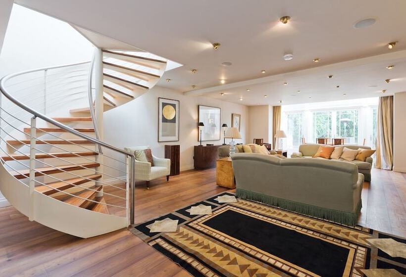 The Brendan Gleeson Suite   Hiphipstay