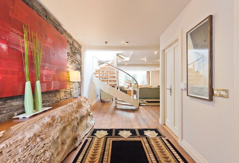 The Brendan Gleeson Suite   Hiphipstay