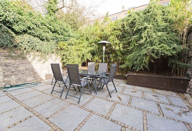 The Brendan Gleeson Suite   Hiphipstay