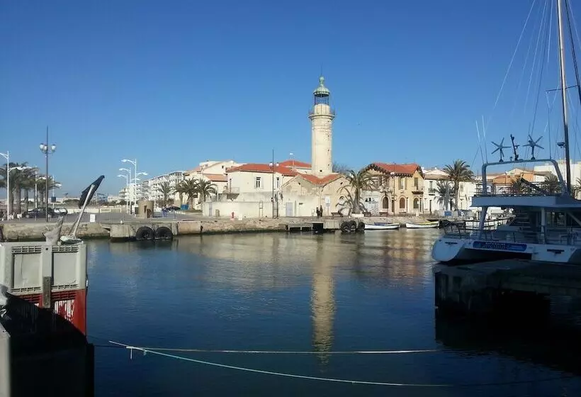 هتل Camping Abri De Camargue