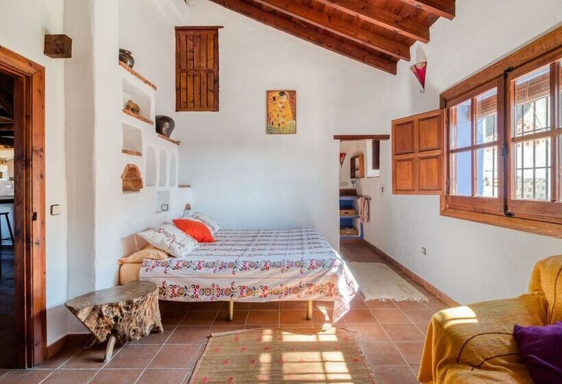 Lovely Cottage In Alcaucín Near Sierra Tejeda Natural Park