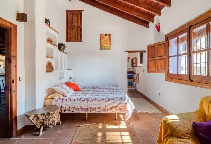 Lovely Cottage In Alcaucín Near Sierra Tejeda Natural Park