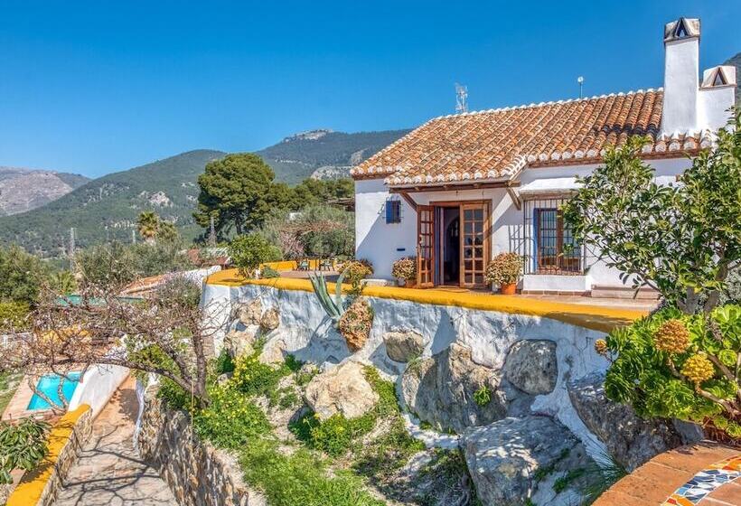 Lovely Cottage In Alcaucín Near Sierra Tejeda Natural Park