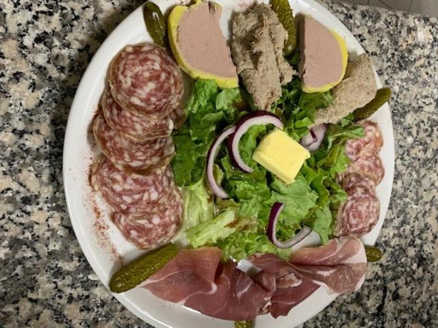 Kinoux’s Hotel Restaurant