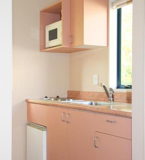 Bush Inn Court Motel