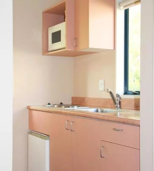 Bush Inn Court Motel