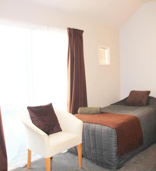 Bush Inn Court Motel