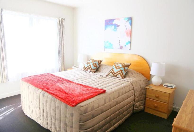 Bush Inn Court Motel