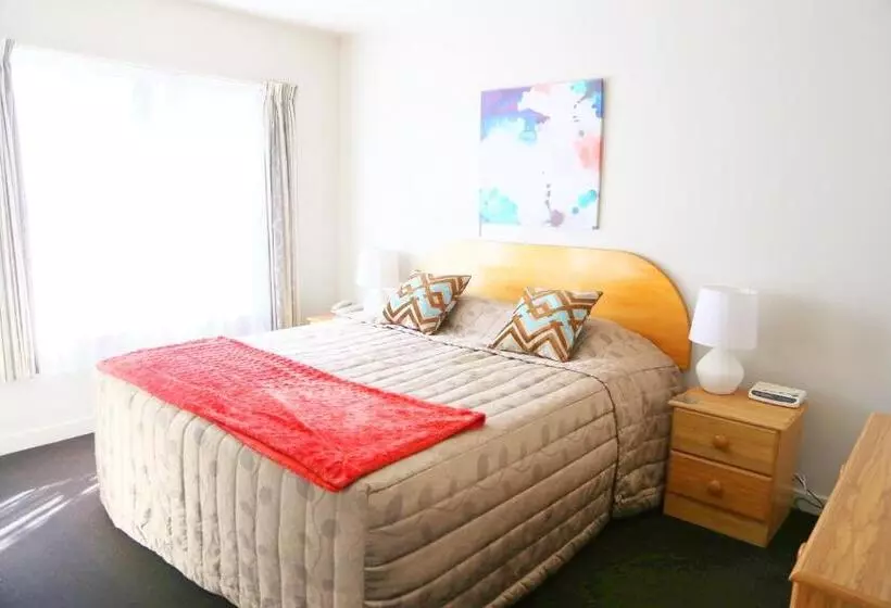 Bush Inn Court Motel