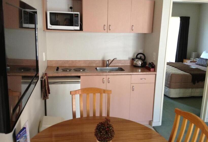 Bush Inn Court Motel