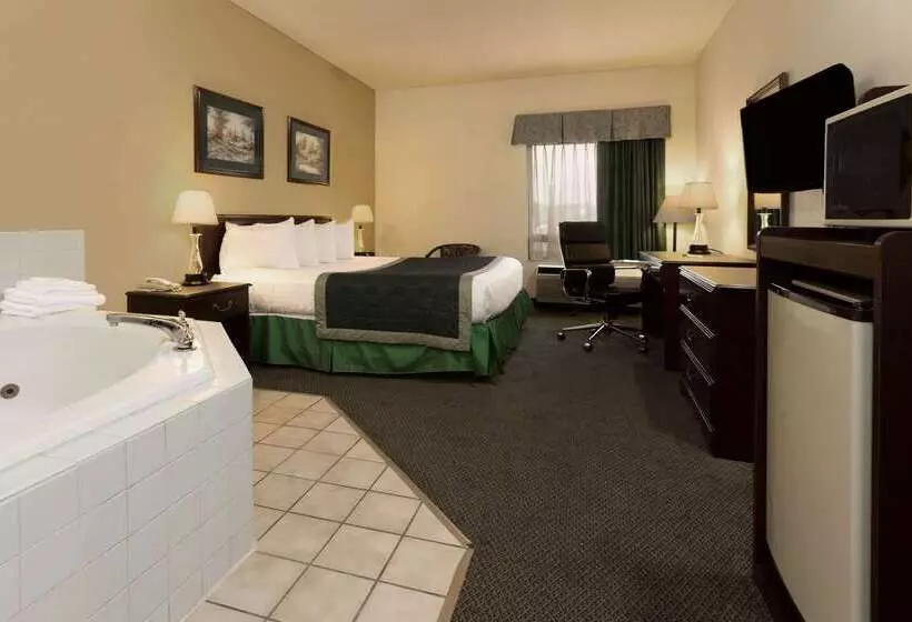 Отель Baymont By Wyndham Mason