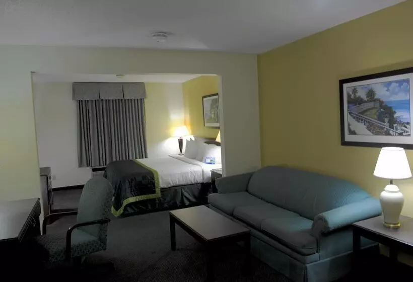 Отель Baymont By Wyndham Mason