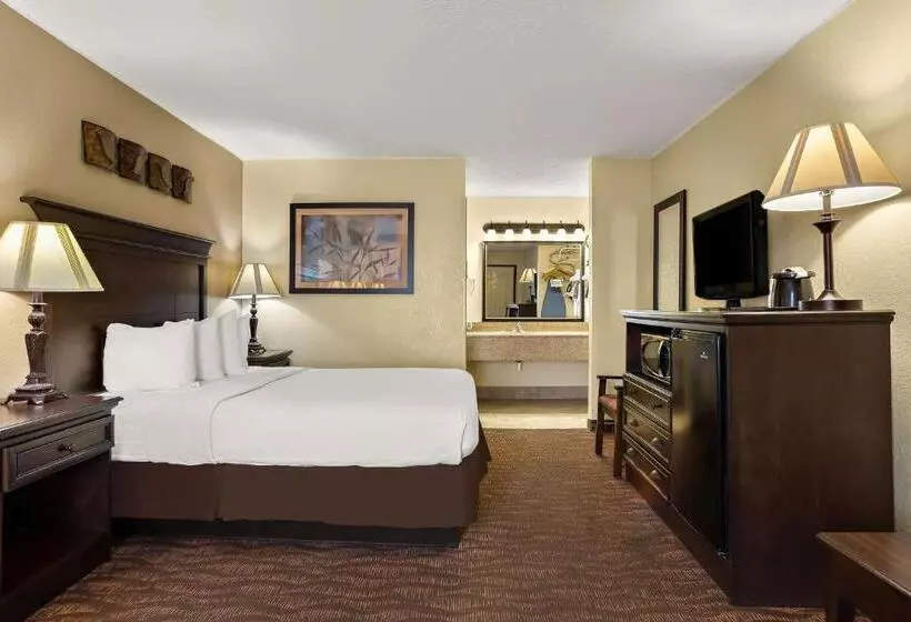 هتل Best Western Center Pointe Inn