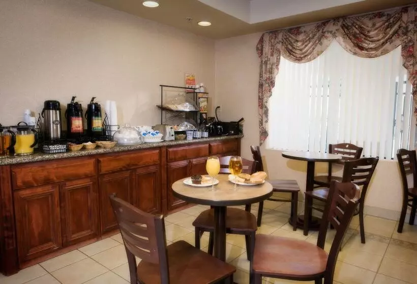 Отель Best Western Exeter Inn & Suites