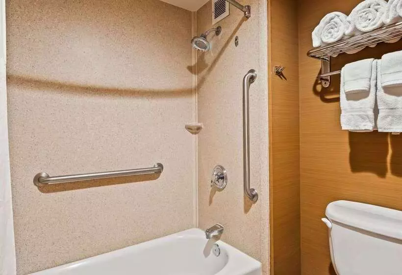 Отель Best Western Exeter Inn & Suites