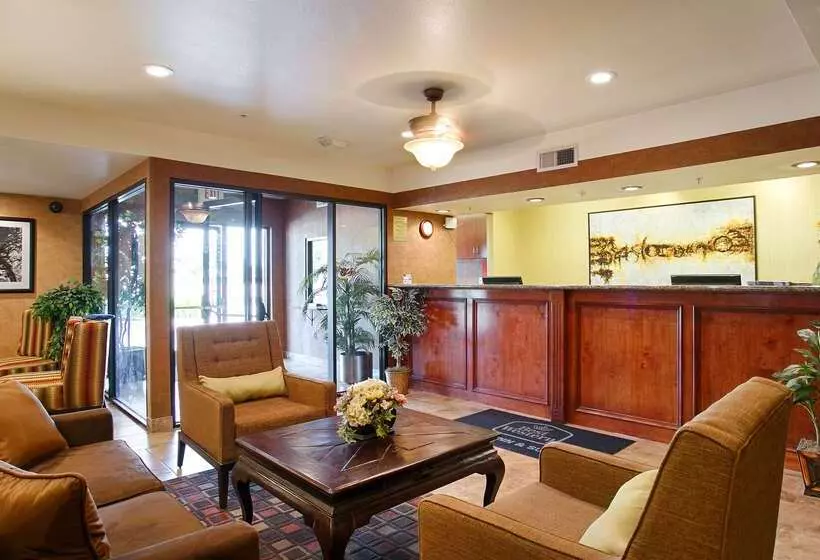 Отель Best Western Exeter Inn & Suites