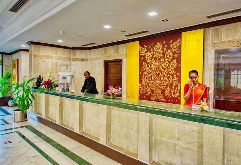 هتل Clarks Khajuraho