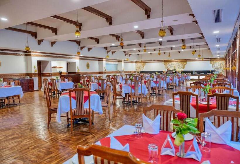 هتل Clarks Khajuraho