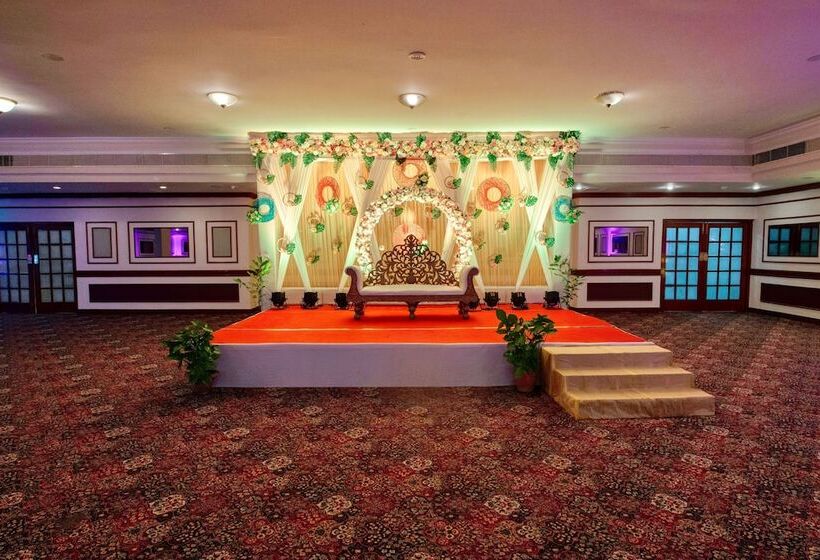 هتل Clarks Khajuraho