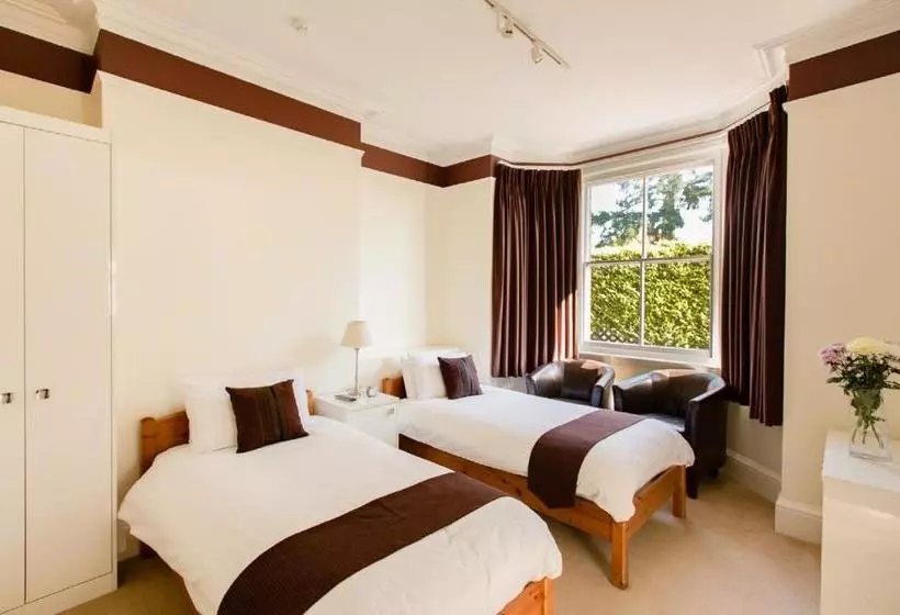 酒店 Cumberland House Gatwick B & B