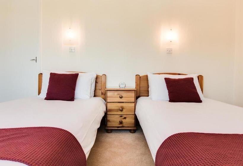 Hotel Cumberland House Gatwick B & B