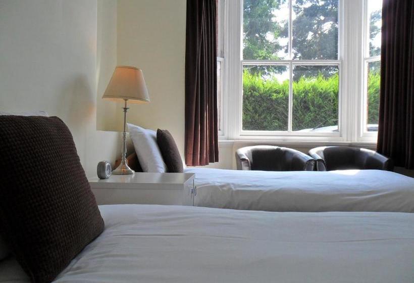 Hotel Cumberland House Gatwick B & B