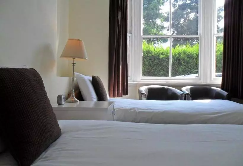 酒店 Cumberland House Gatwick B & B