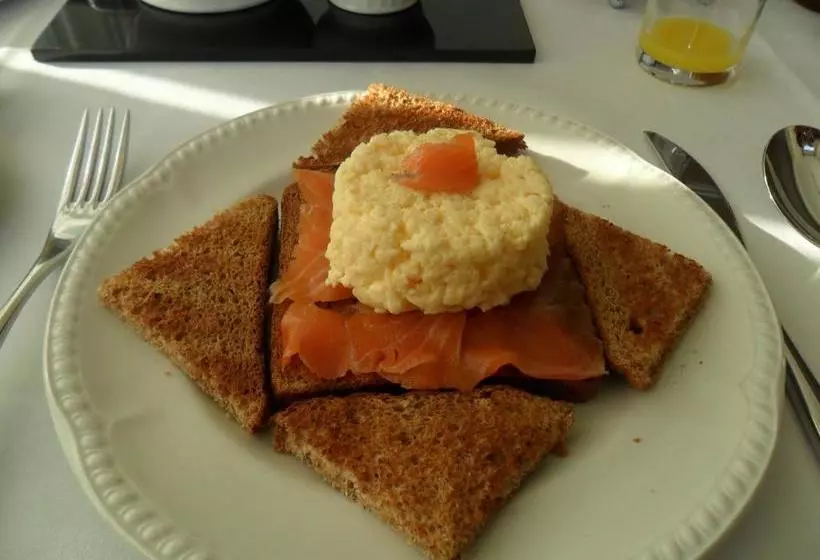 酒店 Cumberland House Gatwick B & B