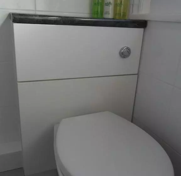 酒店 Cumberland House Gatwick B & B