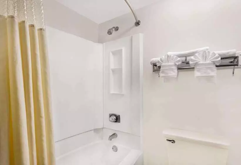 Hotelli Days Inn By Wyndham Indianapolis Northeast