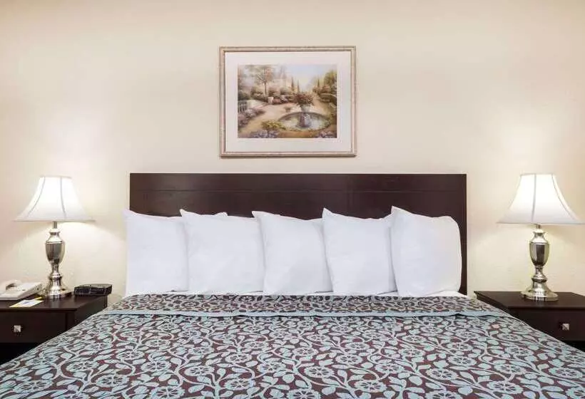 Hotelli Days Inn By Wyndham Indianapolis Northeast