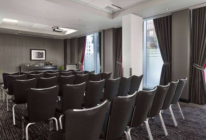 Doubletree By Hilton Hotel Woking