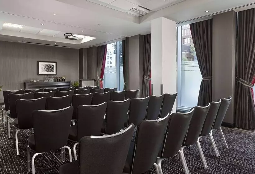 Doubletree By Hilton Hotel Woking