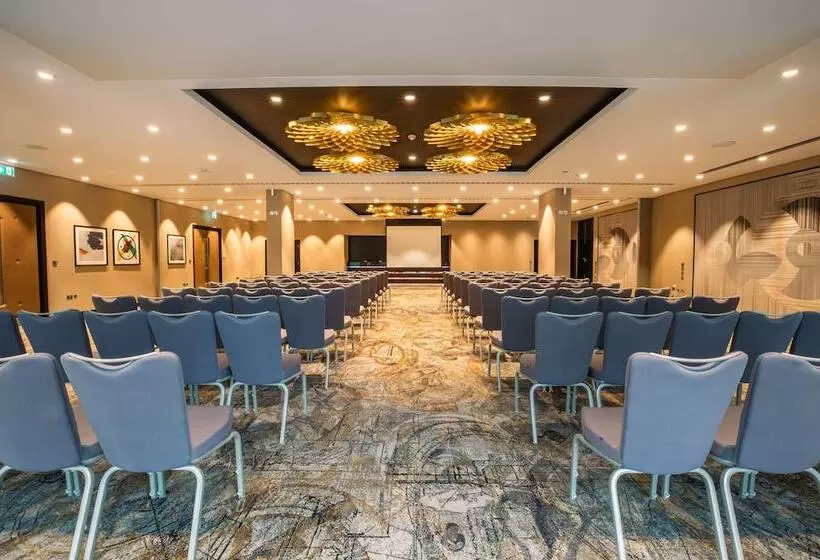 Doubletree By Hilton Hotel Woking