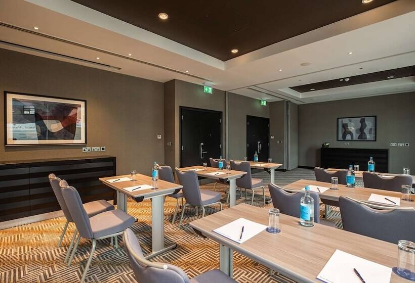 Doubletree By Hilton Hotel Woking