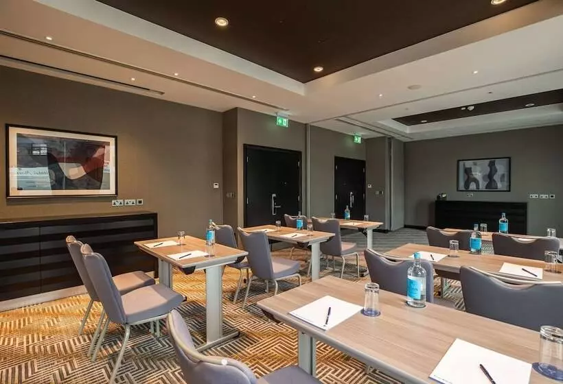 Doubletree By Hilton Hotel Woking