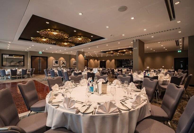 Doubletree By Hilton Hotel Woking