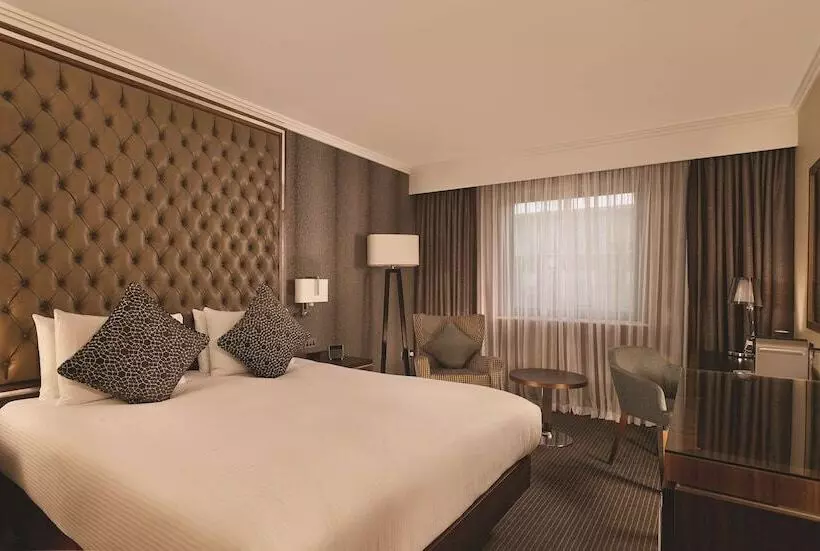 Doubletree By Hilton Hotel Woking