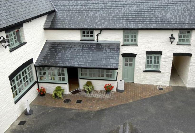 فندق Gwesty R Emlyn