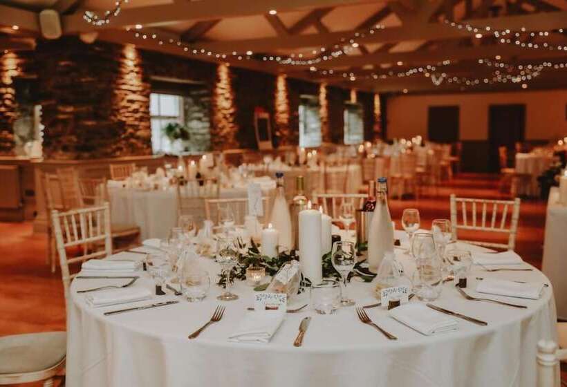 فندق Gwesty R Emlyn