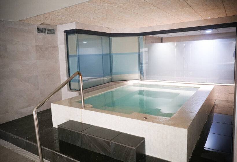 هتل Ohtels Vil·la Romana